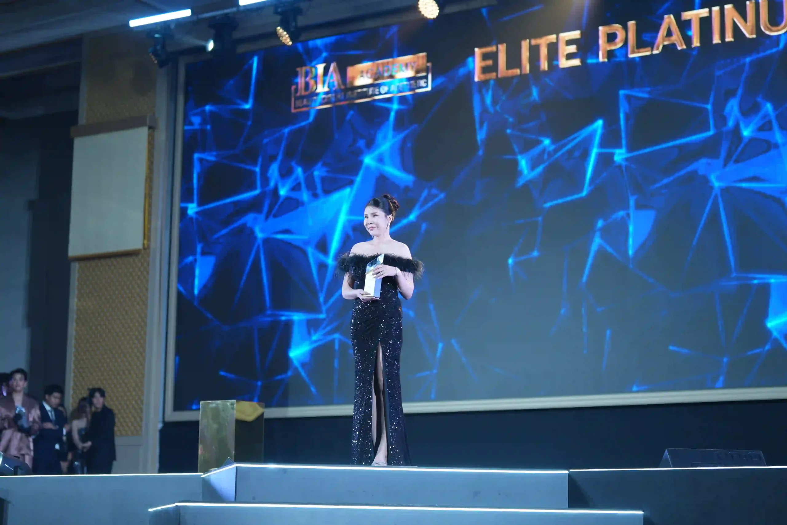รับรางวัล The Legend season 2 BT Clinic 08